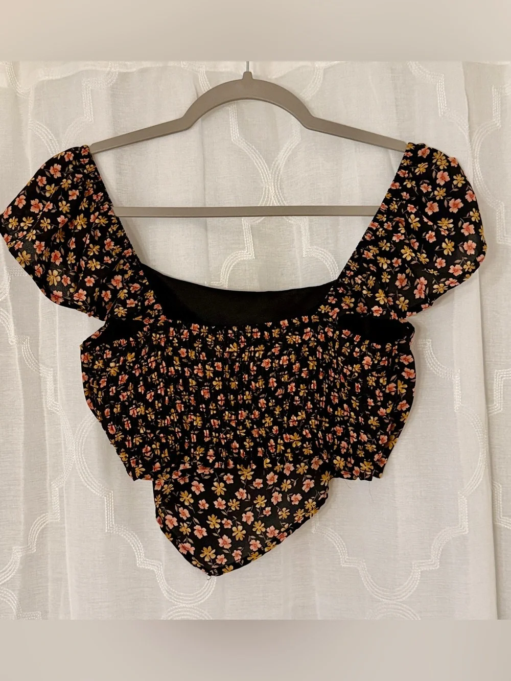 Sadie & Sage Black Ditsy Floral Handkerchief Crop Top | Medium